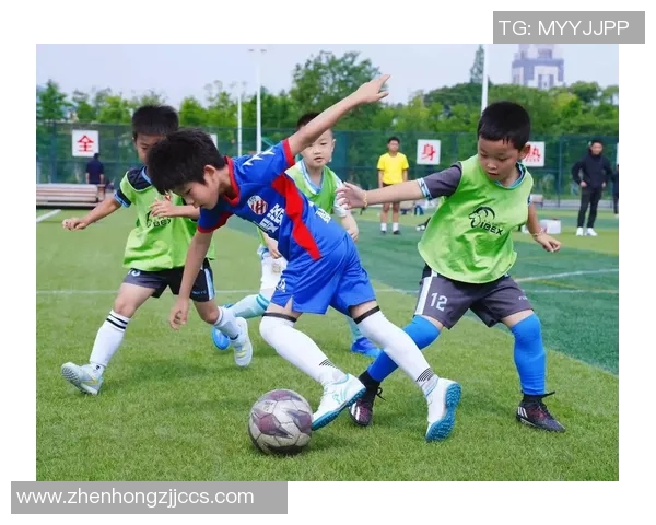 足球明星的魅力瞬间分享让我们一起感受绿茵场上的激情与荣耀