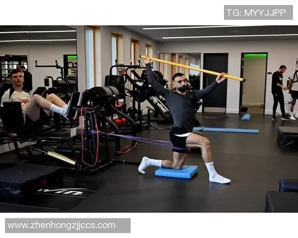 足球明星的健身秘诀揭秘如何打造完美体型与超强耐力